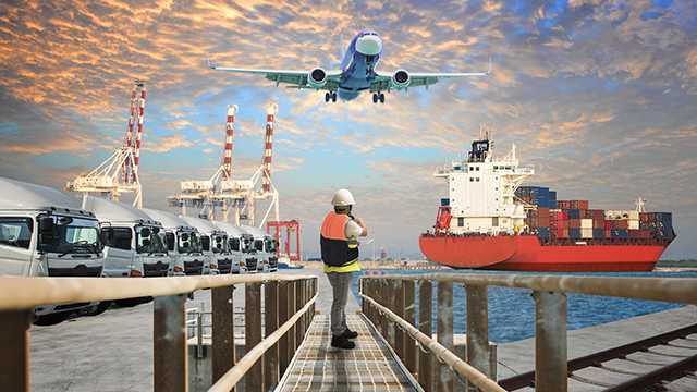 Freight Forwarding: The Complete Guide to 2024 Freight Forwarding: The Complete Guide to 2024
